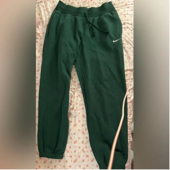 Nike Sweatpants in Kelly Green - Picture 4 of 5